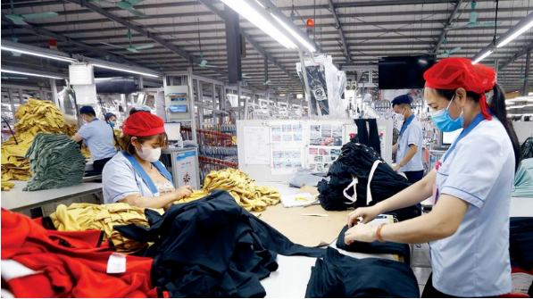 鞋廠訂單不多，越南工人：隻要能加班就很開心了！