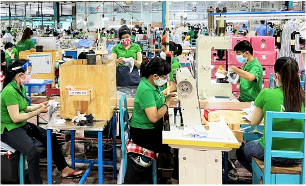 越（yuè）南最大的鞋廠支出6500億越南盾給工人發（fā）放春（chūn）節獎金！