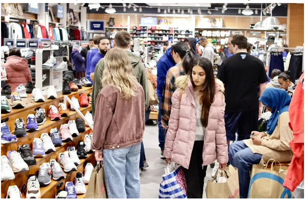 通貨膨脹、北美市場過度（dù）飽和！許多（duō）鞋類品牌計劃業務轉型！