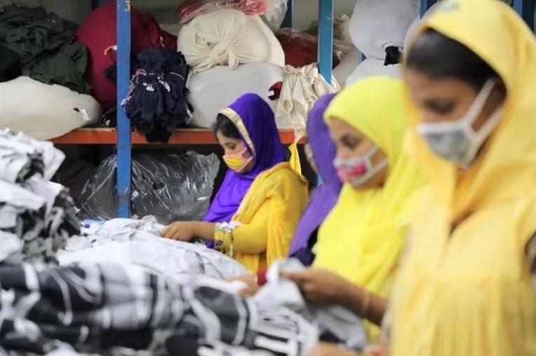 在全球服（fú）裝出口市場上，第二和（hé）第三大出口國差距擴大，但仍麵臨這（zhè）些挑戰（zhàn）