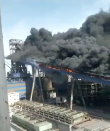 突發丨3月31日某廠（chǎng）皮帶輸送通廊發生大火！